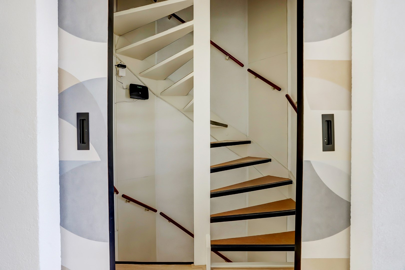 Licht, ruimte en luxe onder &#233;&#233;n dak – ideaal gezinshuis met 3 slaapkamers, moderne keuken, balkon en zonovergoten dakterras! 