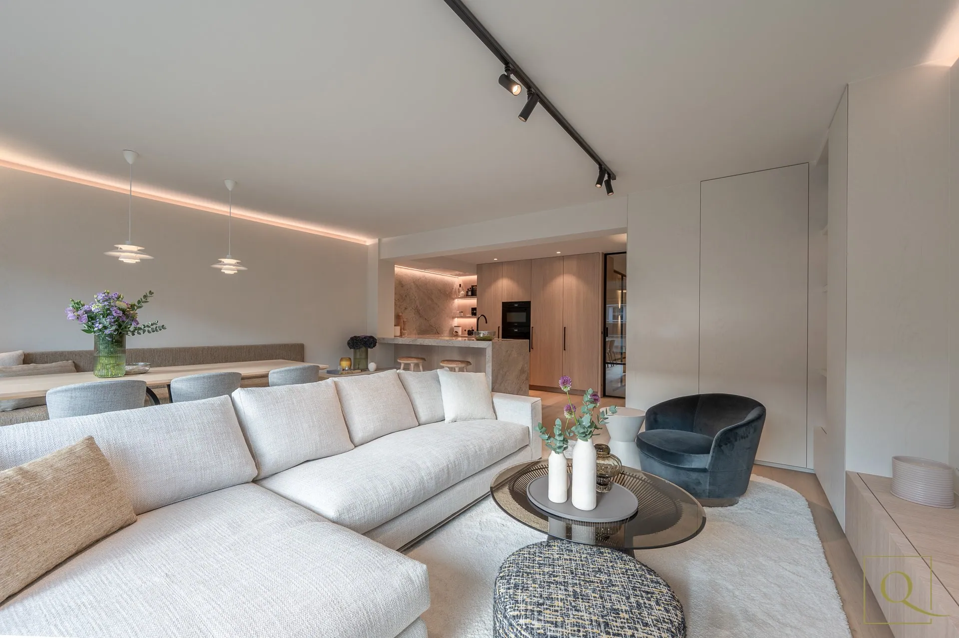 Appartement exceptionnellement rénové avec trois chambres à coucher de taille normale, situé dans une position idéale dans une rue adjacente à l'avenue Dumortier à Knokke.