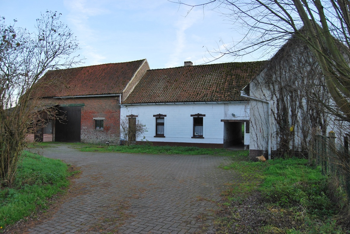 Te renoveren hoeve op ca. 1,4 ha op prachtige locatie te Geraardsbergen 