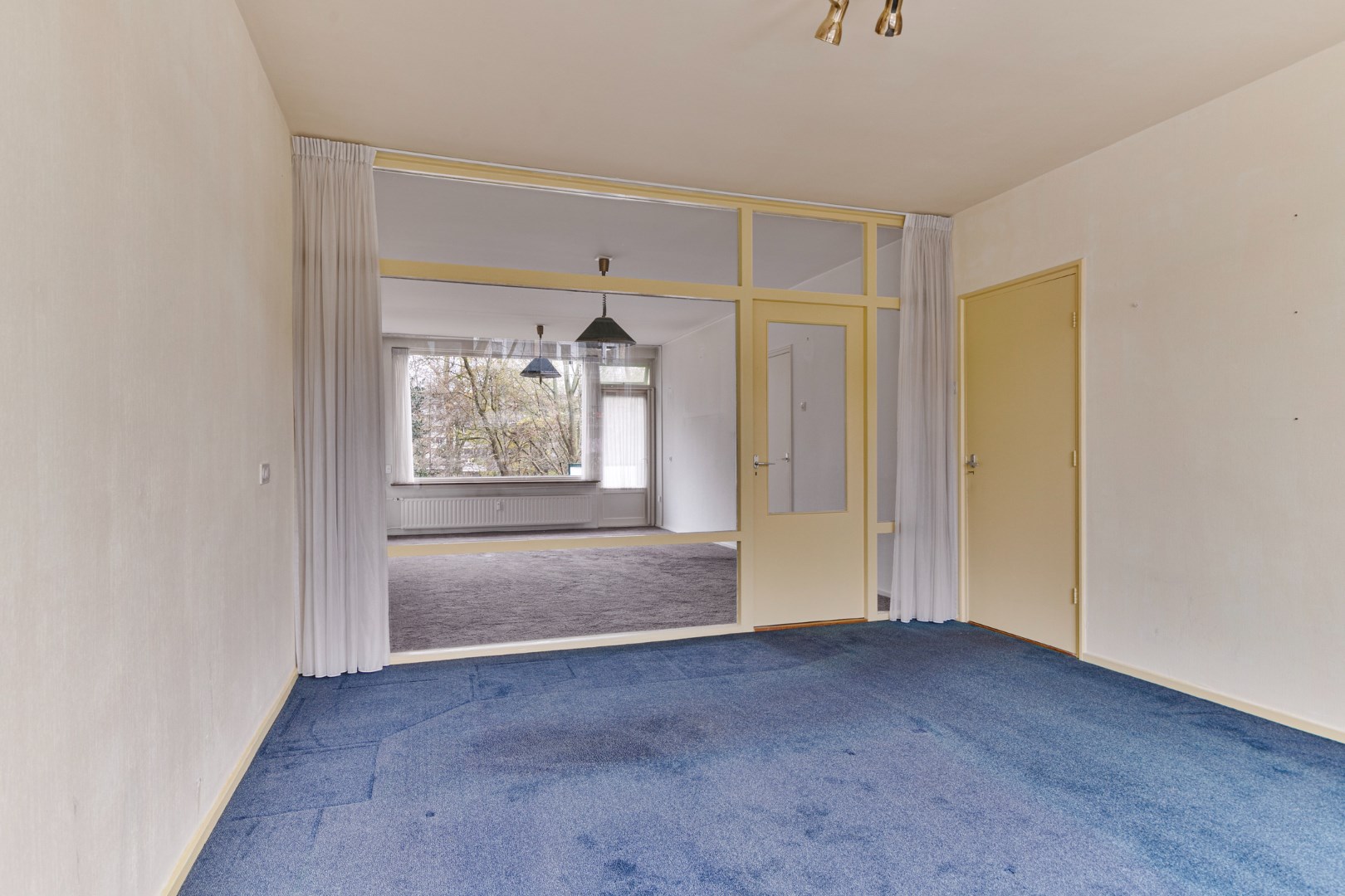 Handige starters  opgelet dit is uw kans ! 3 kamer appartement van 74 m2 op de 1e etage op Top locatie. 