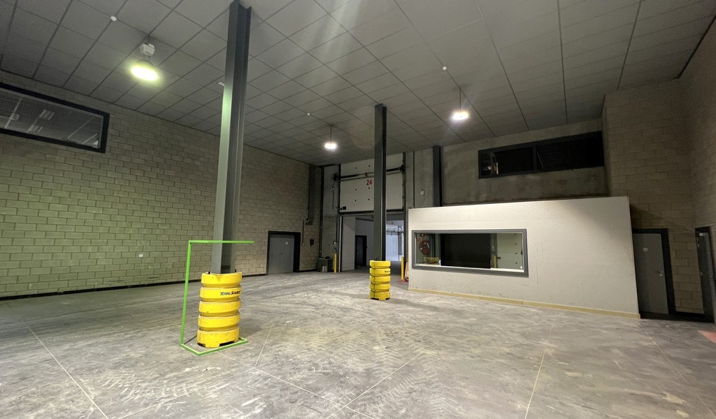 Magazijn te huur in bedrijvenzone Europalaan in Deinze