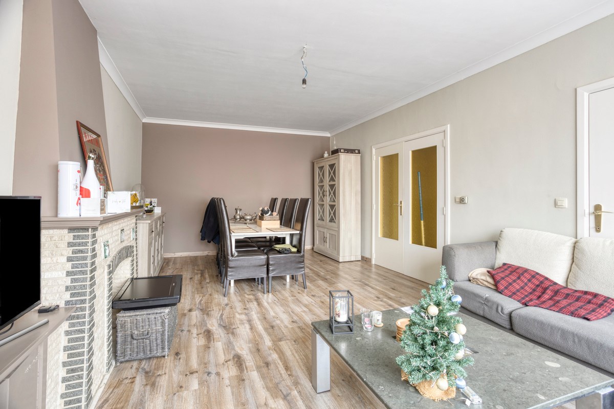 Opbrengsteigendom met 3 appartementen, garages en tuin 