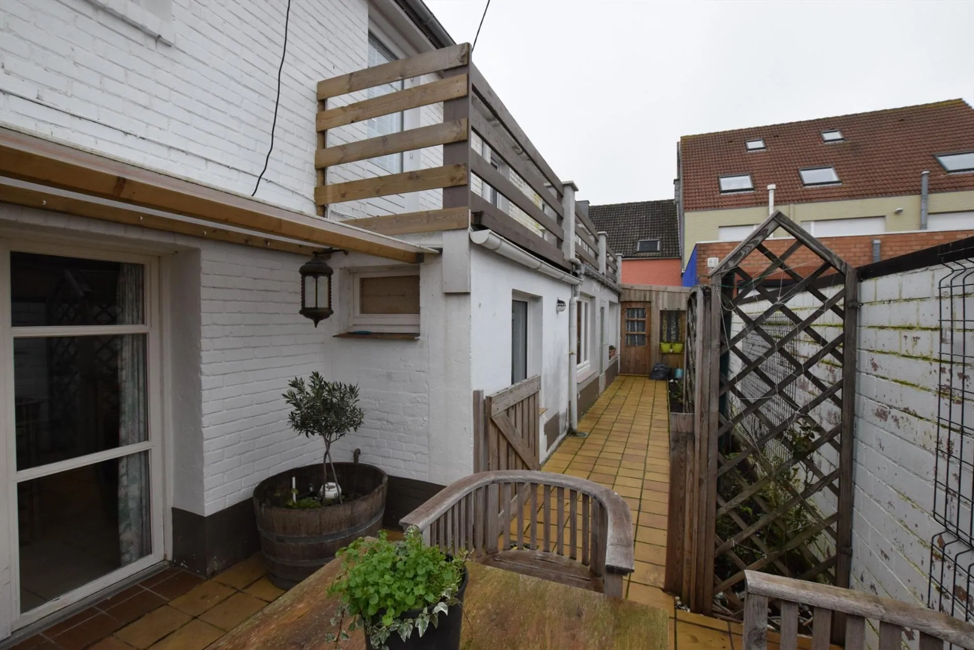 Rustig gelegen woning met 2 zonneterrassen en 3 slpks in het centrum van De Haan.