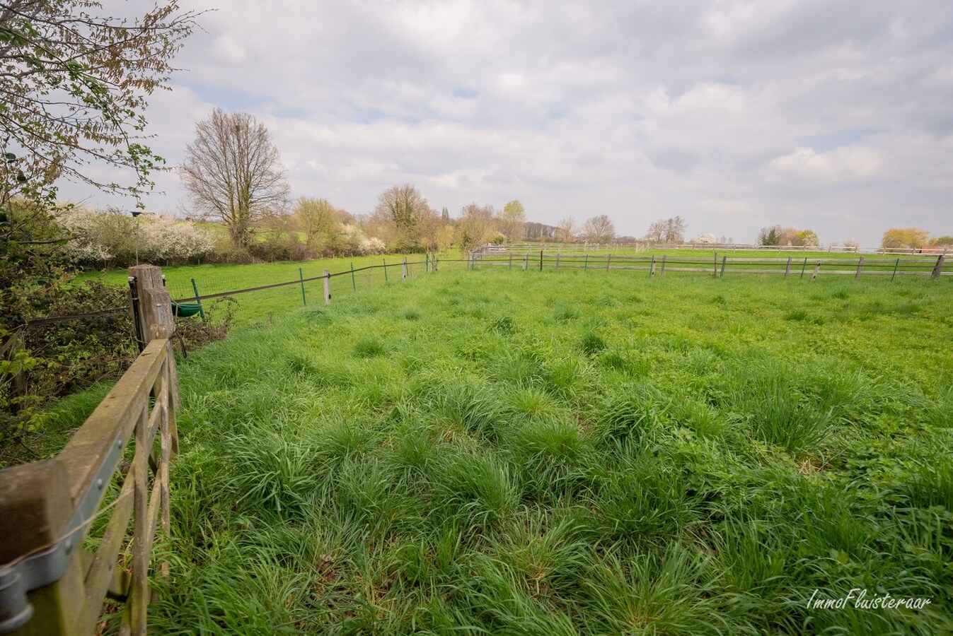 Villa exclusive et &#233;conome en &#233;nergie avec &#233;curies sur environ 45a &#224; Merchtem (Brussegem; Brabant flamand) 