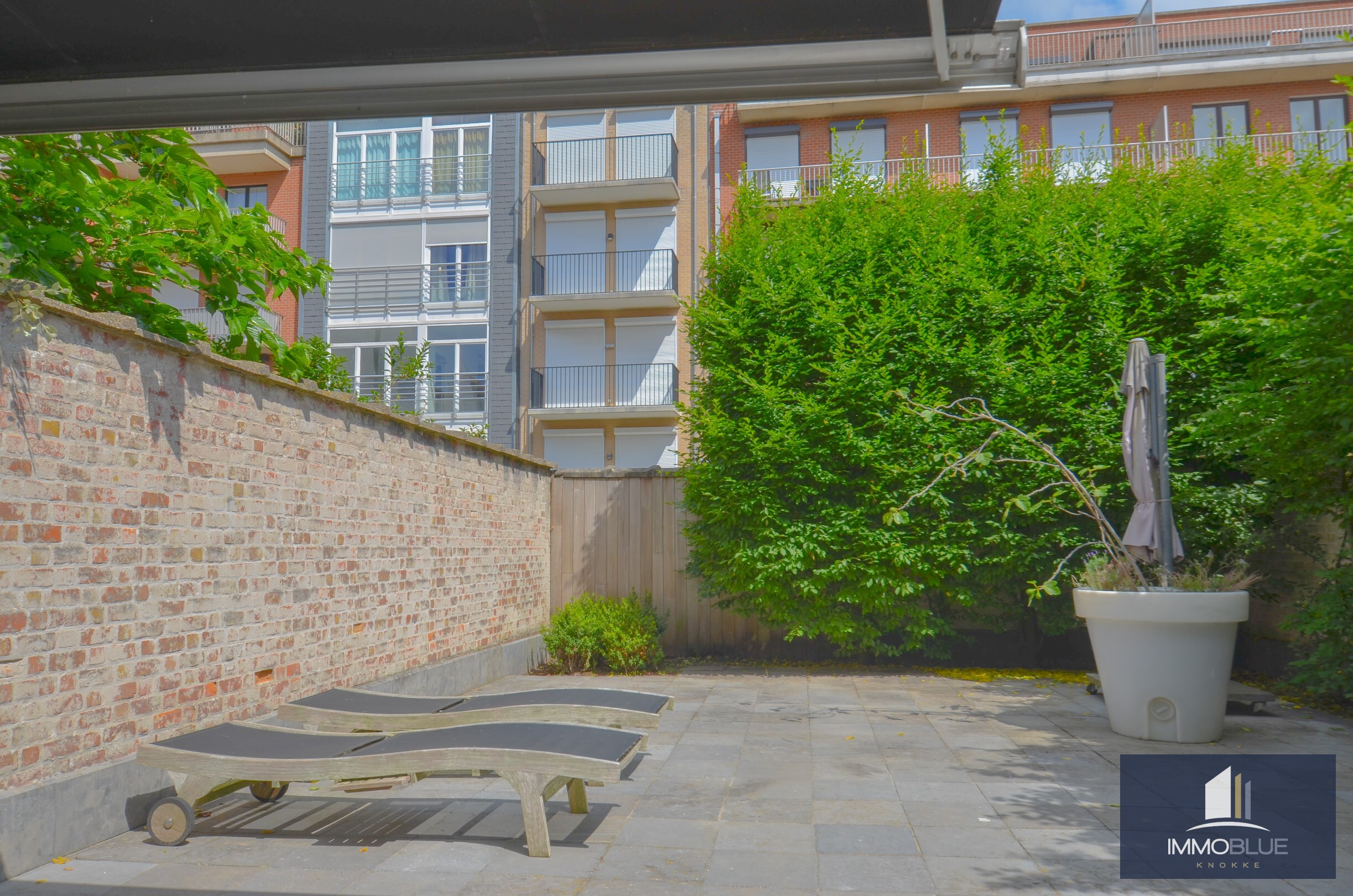 Appartement parfaitement entretenu avec une grande terrasse. 