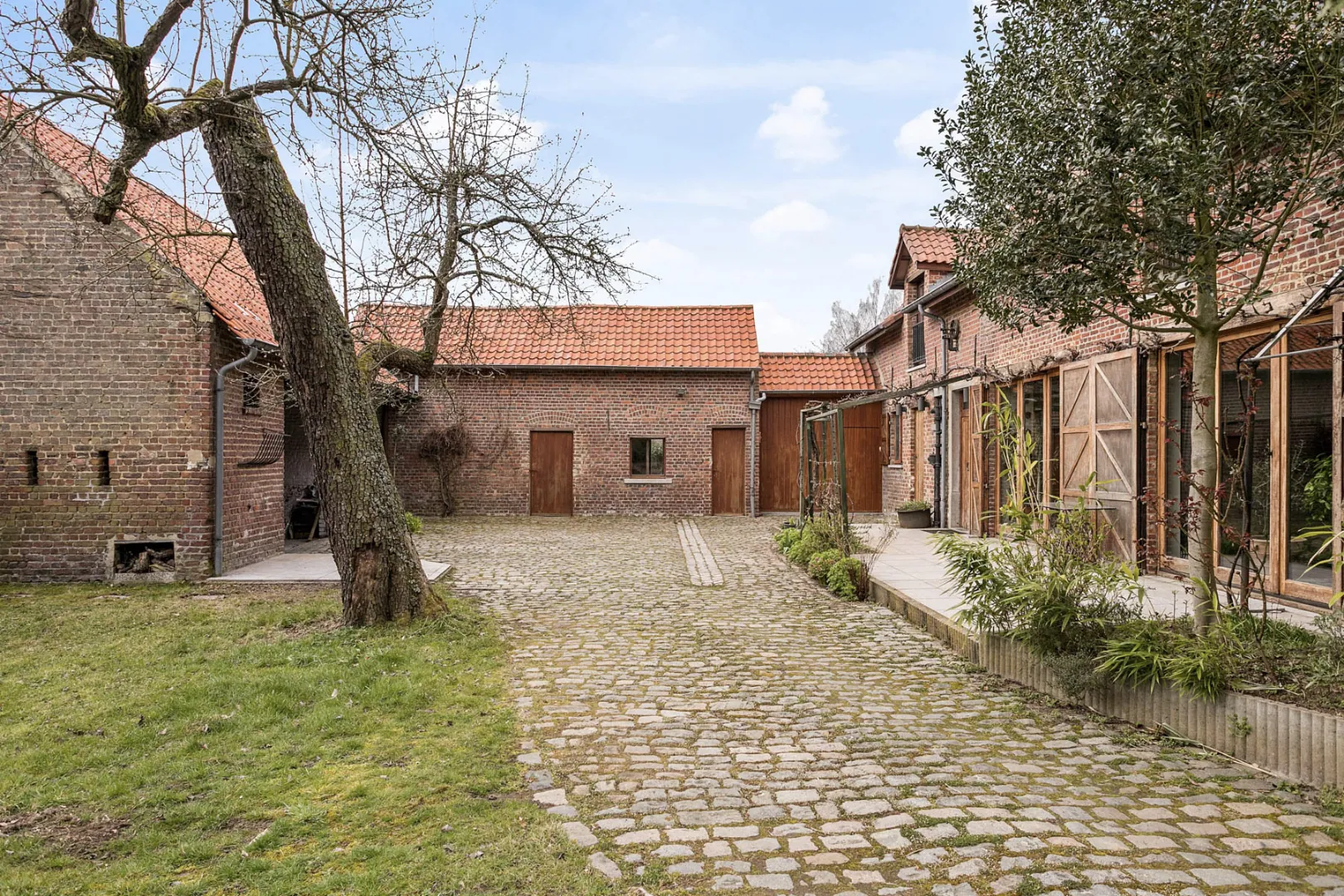 hoeve met binnenplein / ferme avec cour