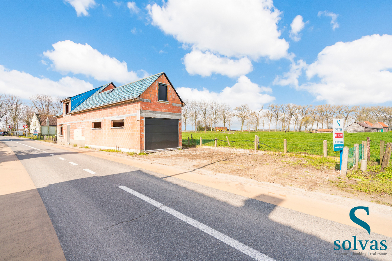 Verder af te werken ruwbouwwoning te Zomergem! 