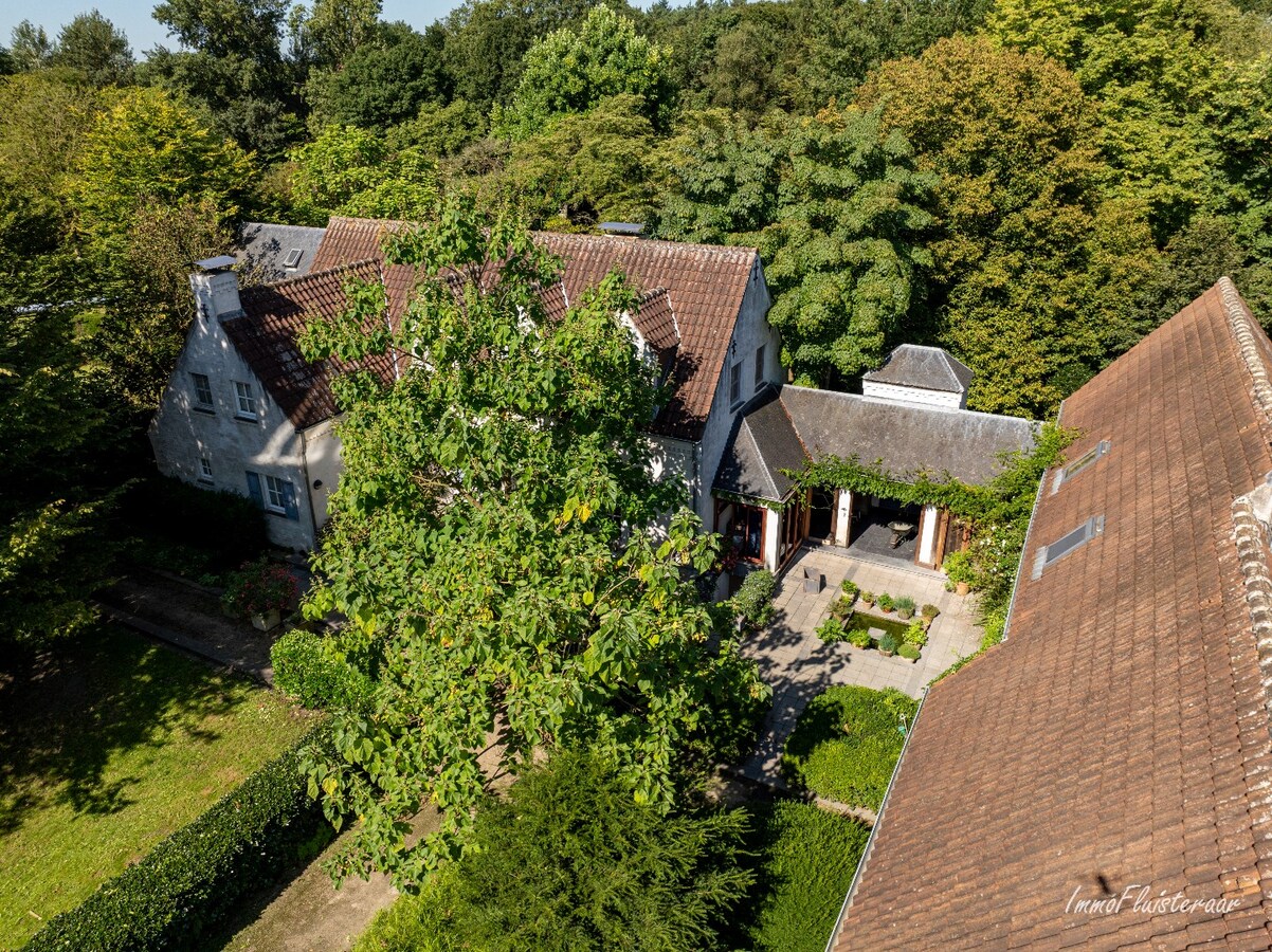 Magnifique villa avec d&#233;pendances et serres sur environ 5 hectares &#224; Itegem 