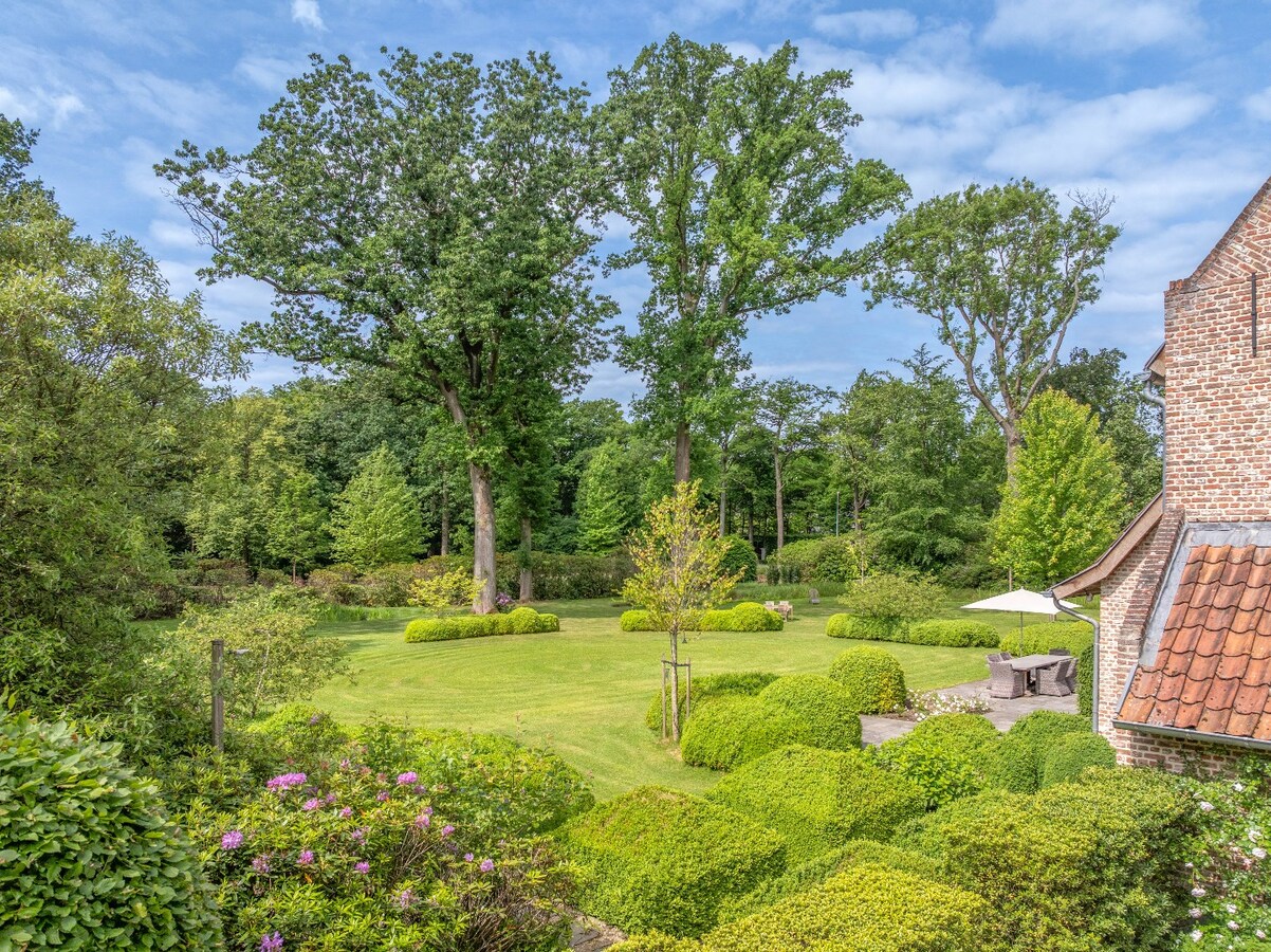 Exclusieve landelijke villa op 6.550 m&#178; in hartje Schoten 