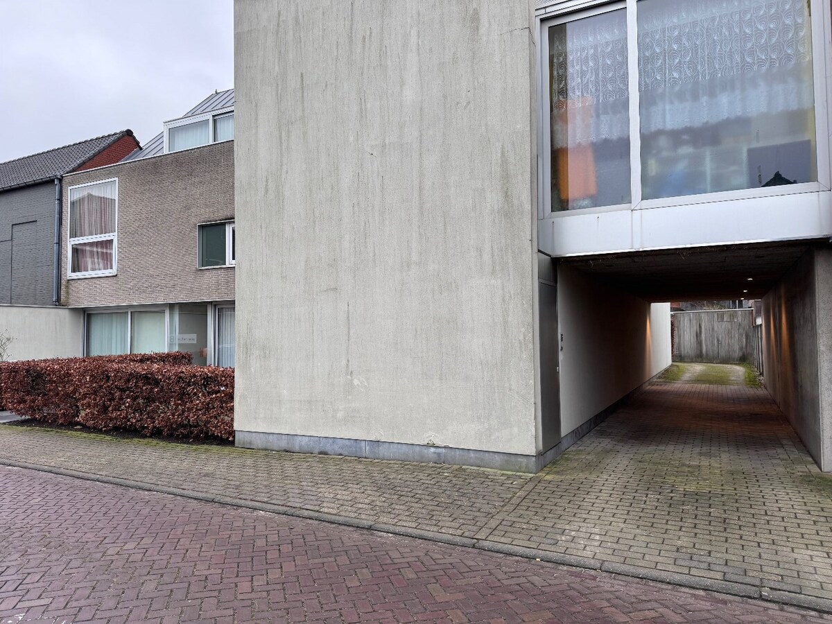 Ruim appartement met 2 slaapkamers groot terras en garage in Aartrijke 