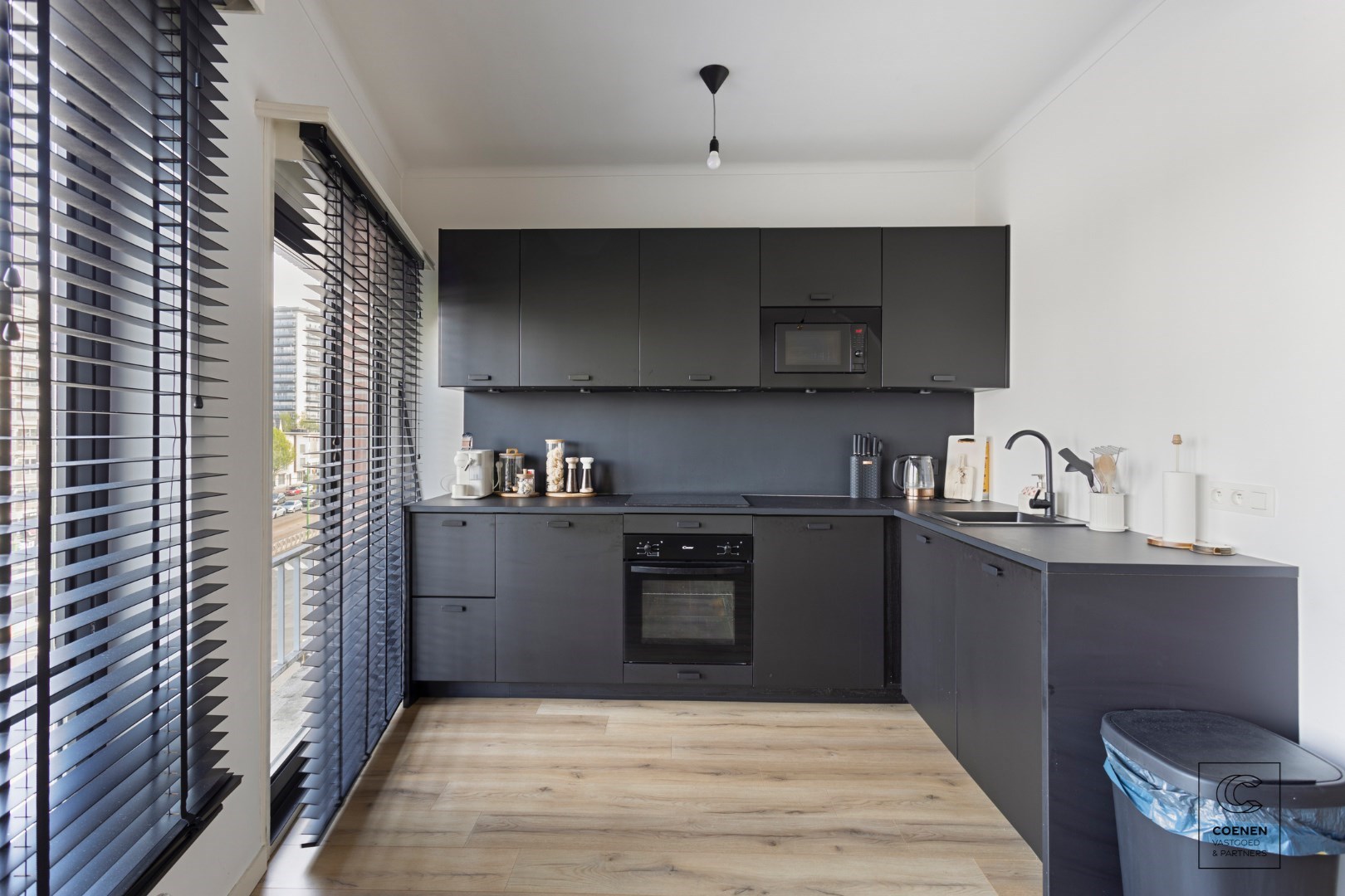 Prachtig gerenoveerd appartement met 2 slaapkamers, terras en bew. opp. van 80m2! 