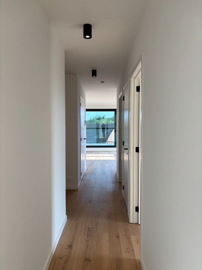 Stijlvol nieuwbouwappartement met zonneterras en garage in het hart van Sint-Antonius 