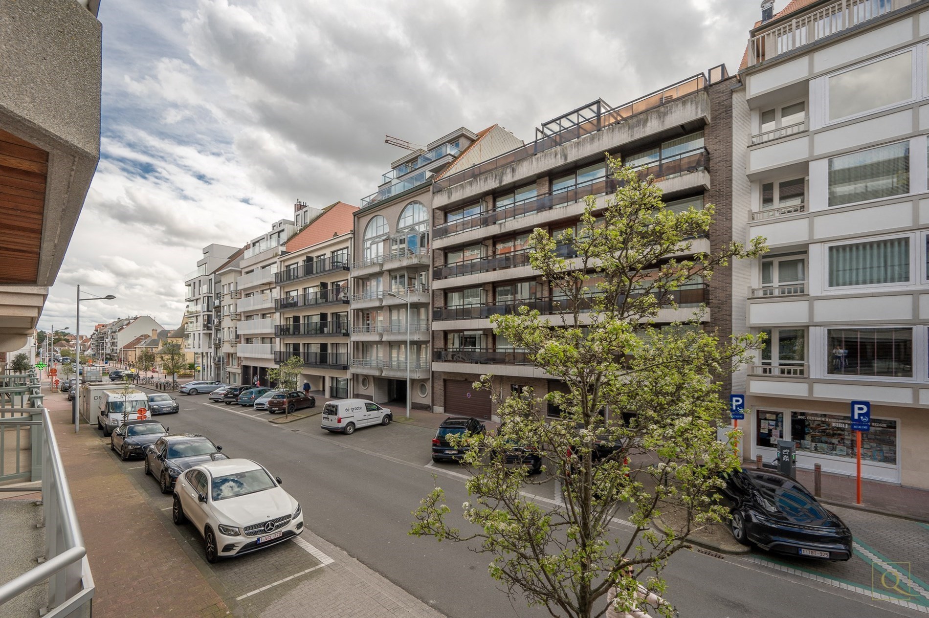 Magnifique appartement r&#233;nov&#233; de 3 pi&#232;ces situ&#233; au centre de la Van Bunnenlaan avec une grande terrasse. 