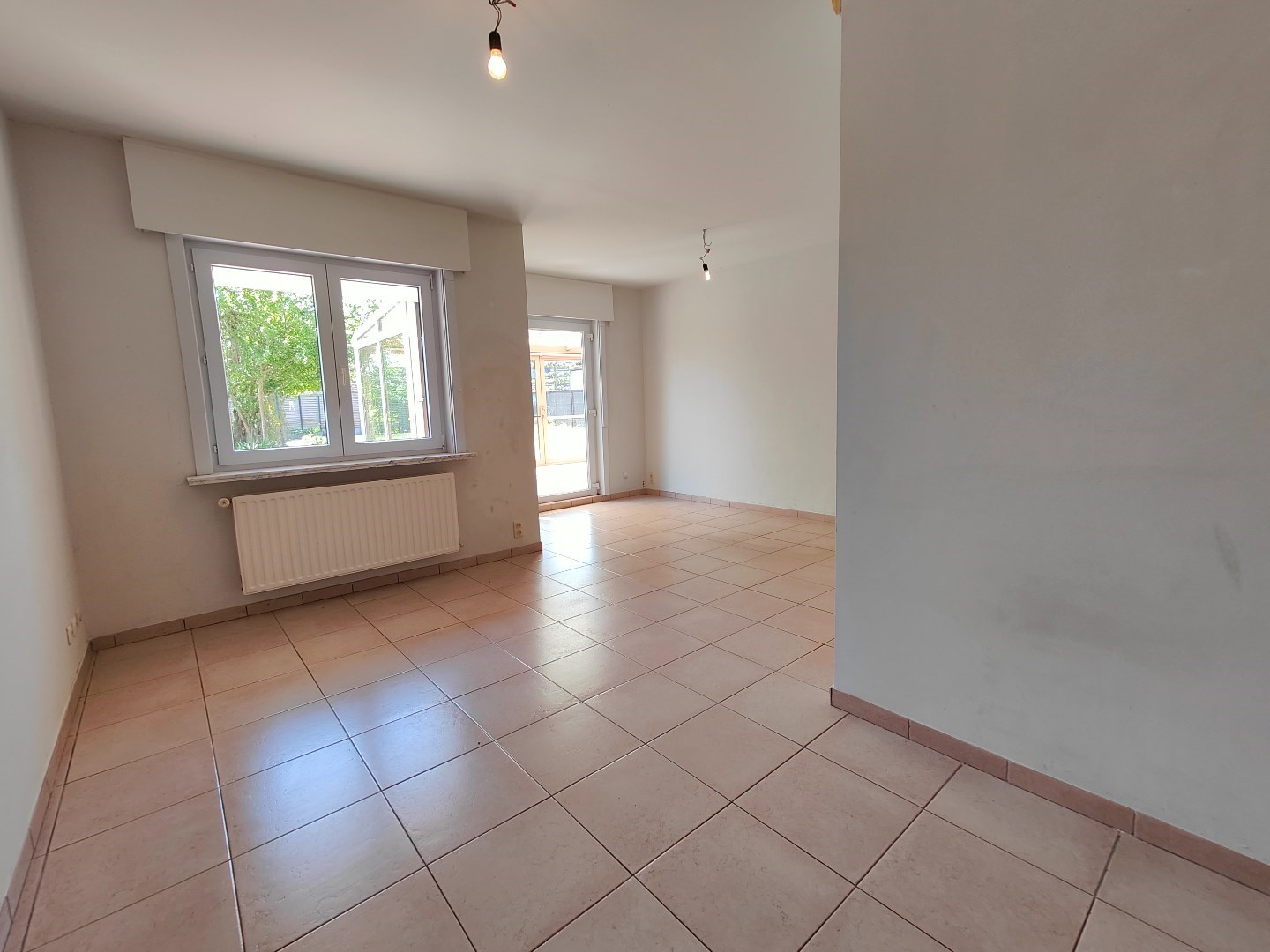 Ruime villa met loods op 1.689 m&#178; – zuidgerichte tuin en tal van mogelijkheden 