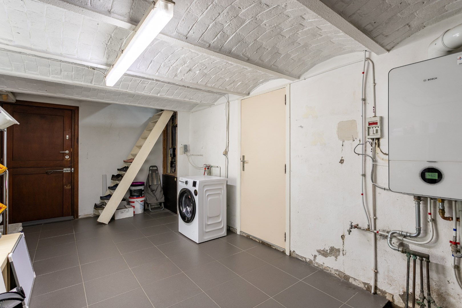 Ruime 4-gevelwoning met 3 slaapkamers, garage en uitbreidingsmogelijkheden (mog. extra slaapkamers,/hobby- of werkruimte) op 9a 39ca 