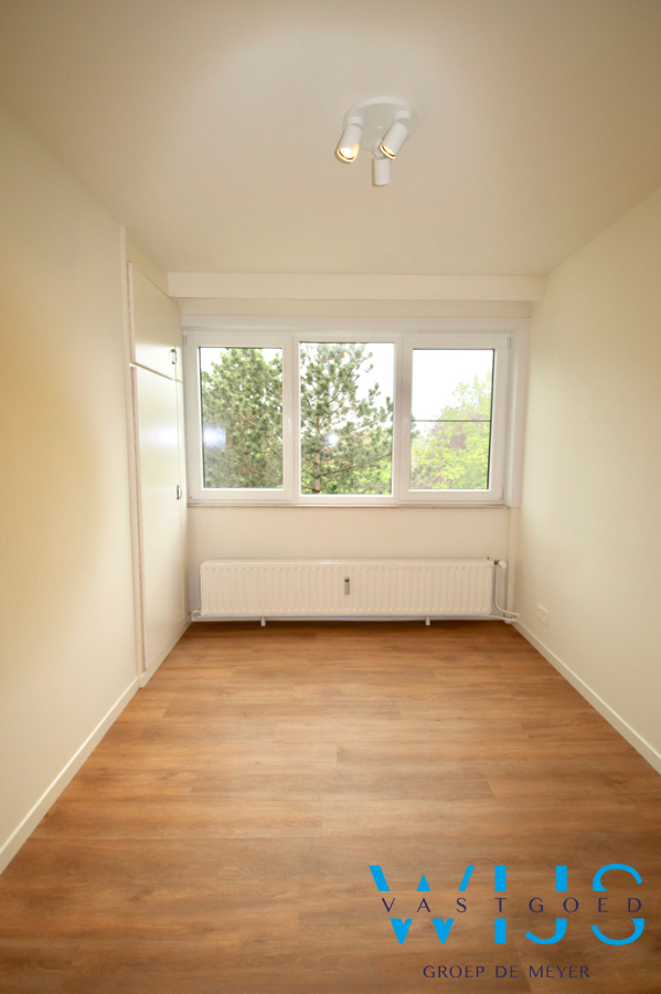Gerenoveerd 2 slaapkamerappartement met garage te Evergem! 