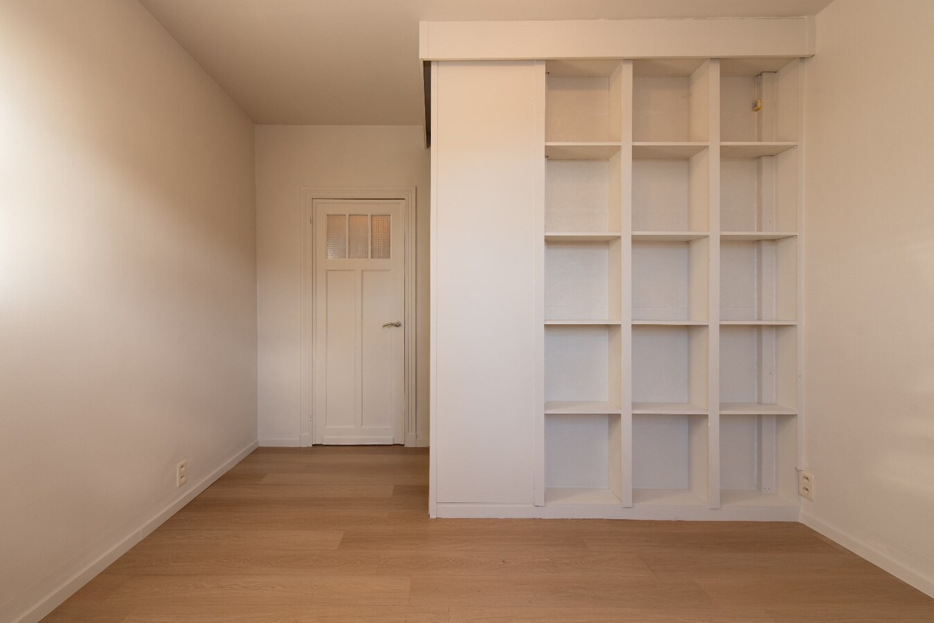 Gerenoveerd 2- slaapkamer appartement vlakbij de markt 