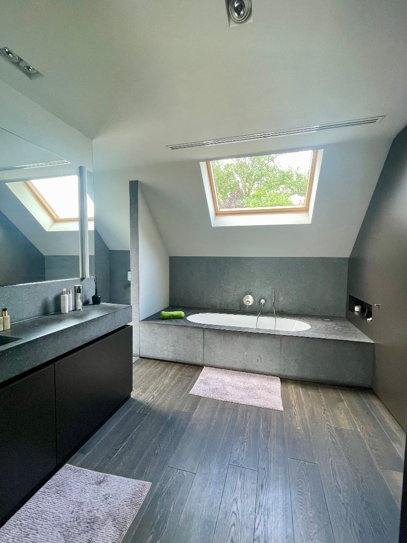 Moderne HOB met 3 slaapkamers, 2 badkamers, groot dakterras en tuin te Borsbeek! 