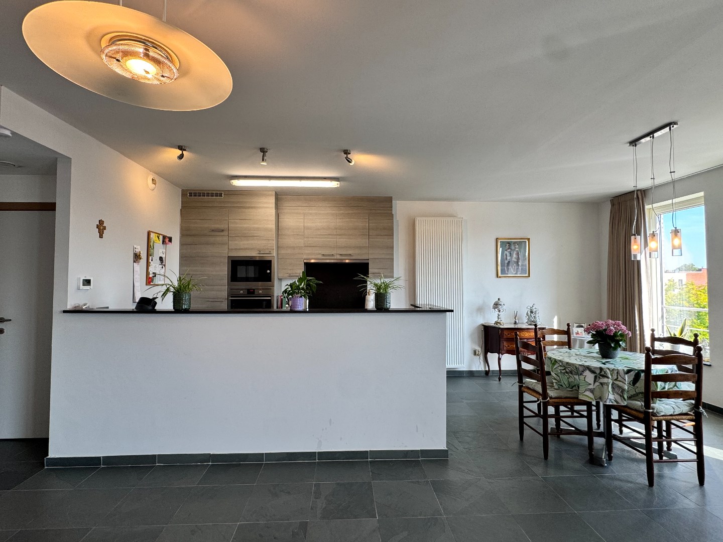 Ruim appartement met ondergrondse garage te koop in hartje Zulte 