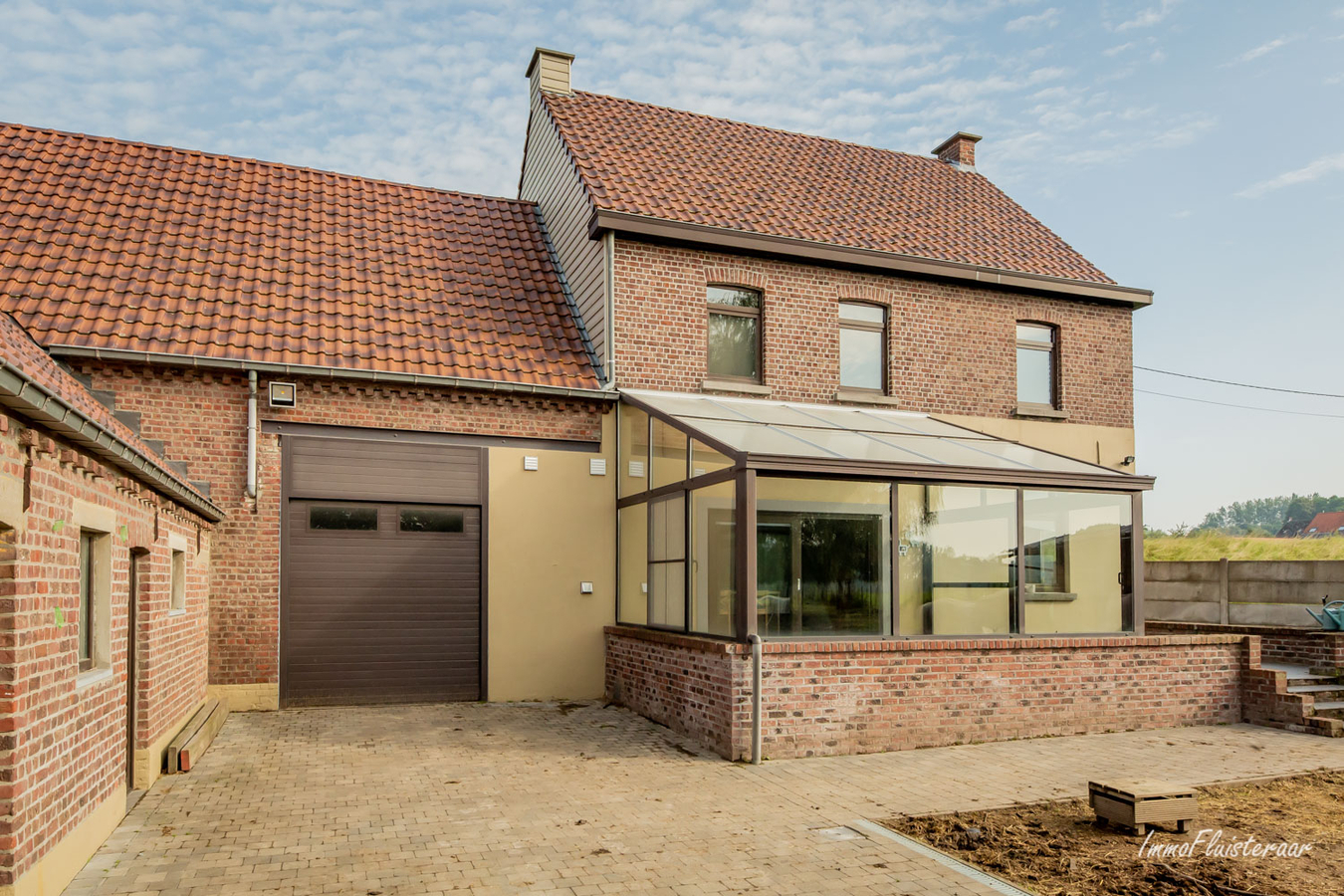 Eigentijdse woning met stallen en grasland op 4.740m&#178;. 