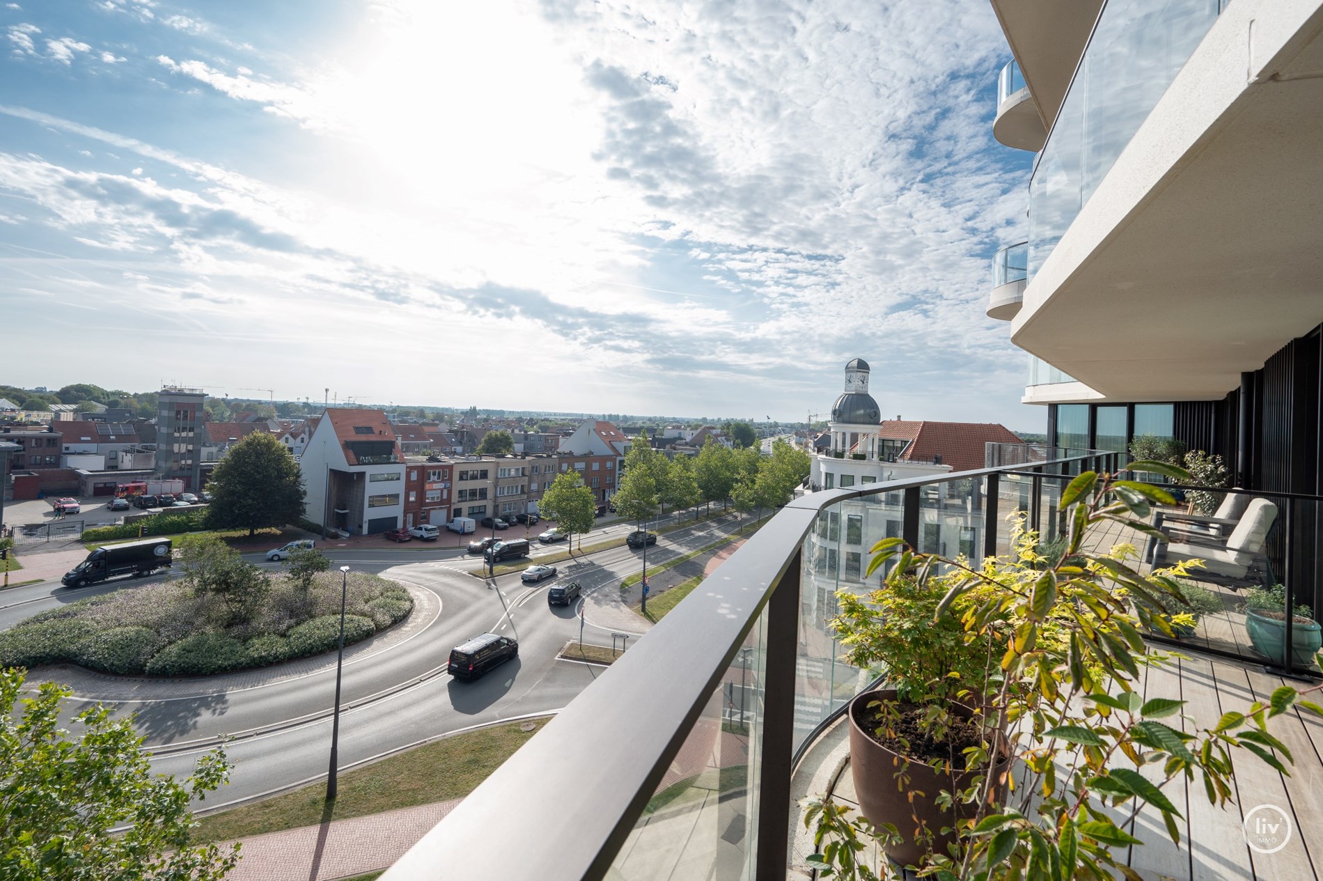 Un appartement neuf unique avec 3 chambres &#224; coucher compl&#232;tes b&#233;n&#233;ficiant de vues uniques situ&#233; dans la r&#233;sidence exclusive The Tower. 