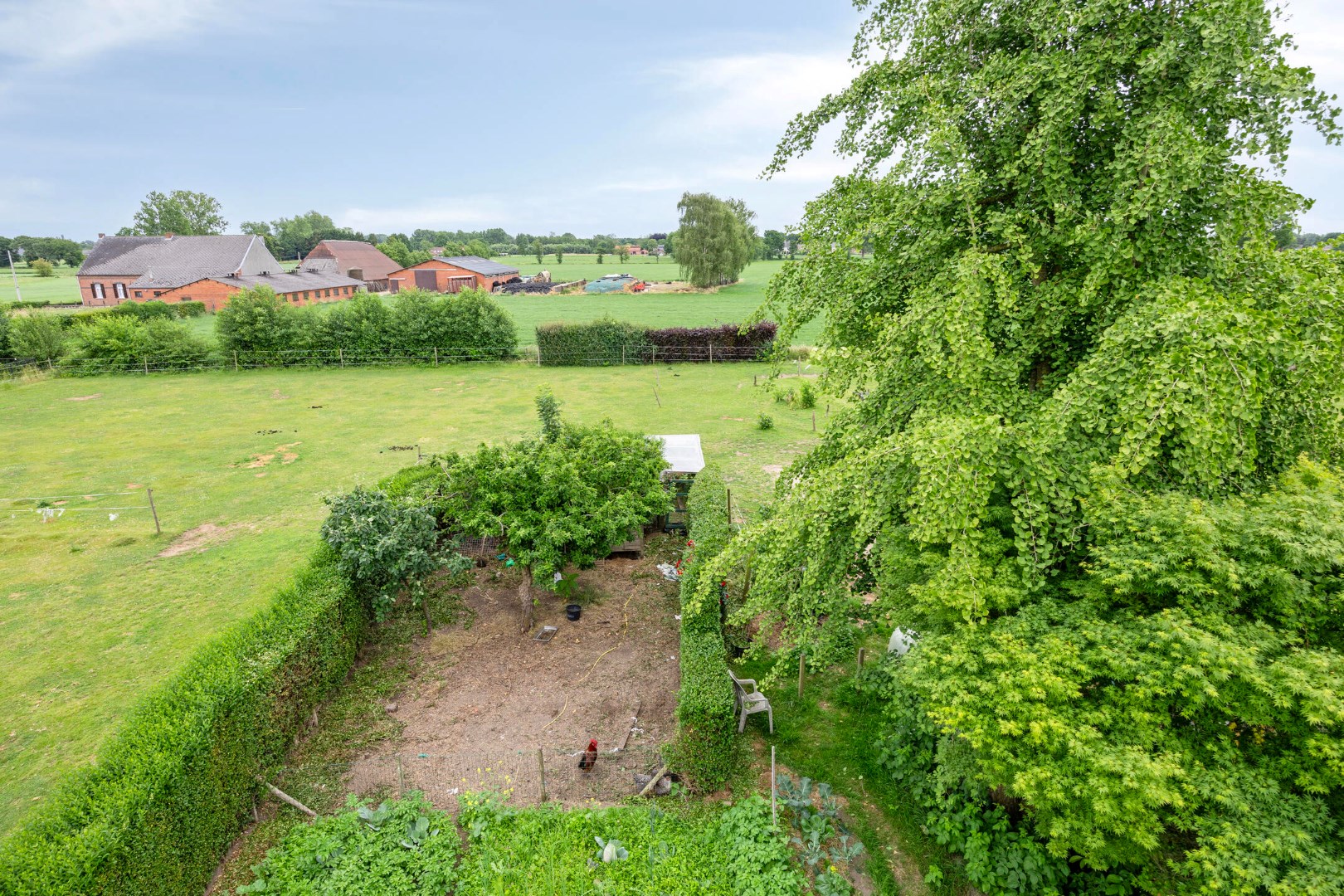 Villa met praktijkruimte op perceel van 1.817m&#178; te Geel 