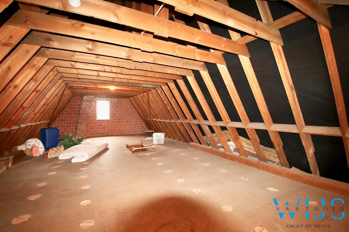 Statig woonhuis op 1104 m&#178; in het centrum van Sleidinge ! 