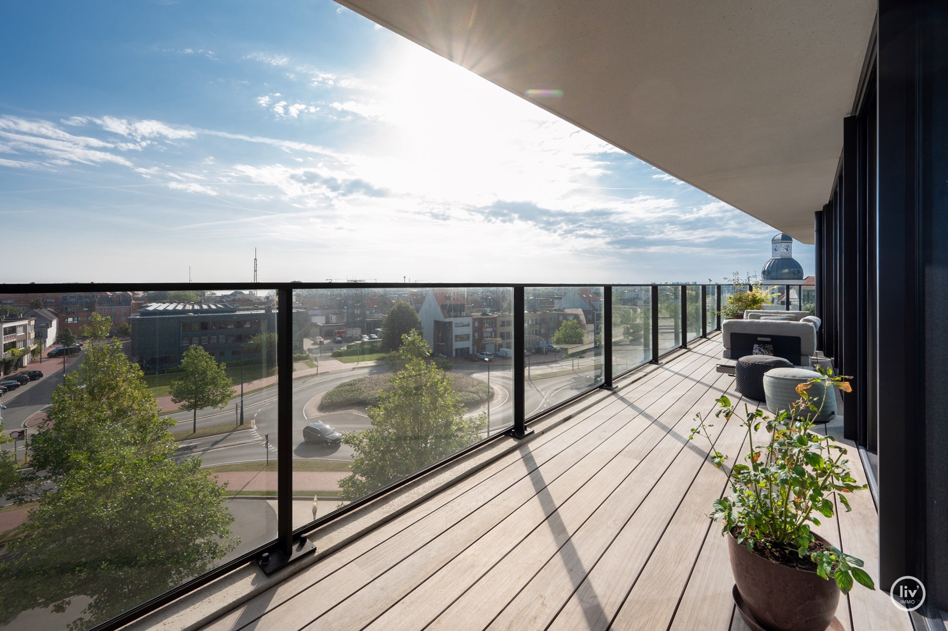 Un appartement neuf unique avec 3 chambres &#224; coucher compl&#232;tes b&#233;n&#233;ficiant de vues uniques situ&#233; dans la r&#233;sidence exclusive The Tower. 