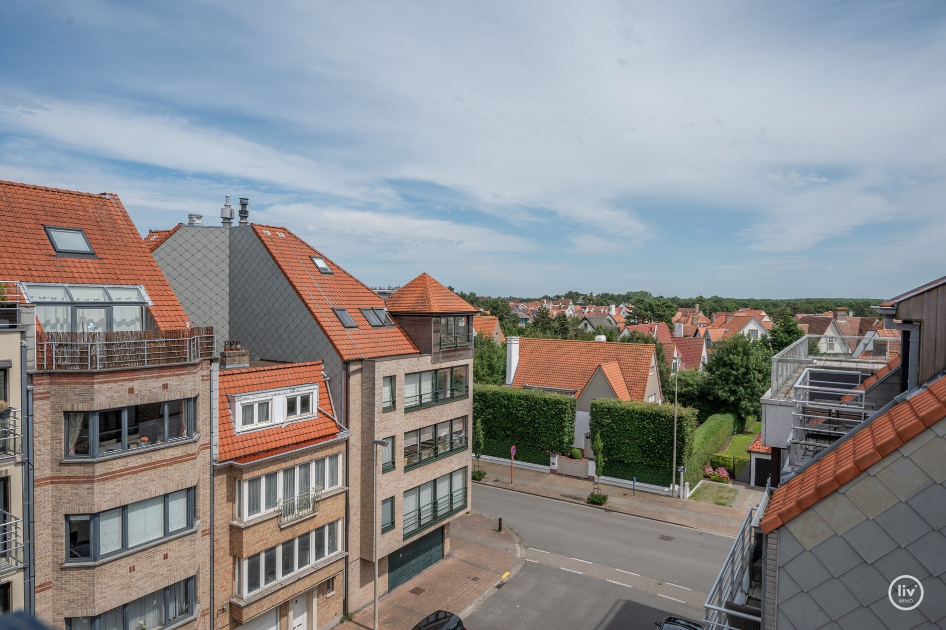 Magnifique triplex spacieux (199 m2) dans une rue adjacente &#224; l&#39;avenue Lippens, &#224; proximit&#233; de la digue &#224; Knokke. 