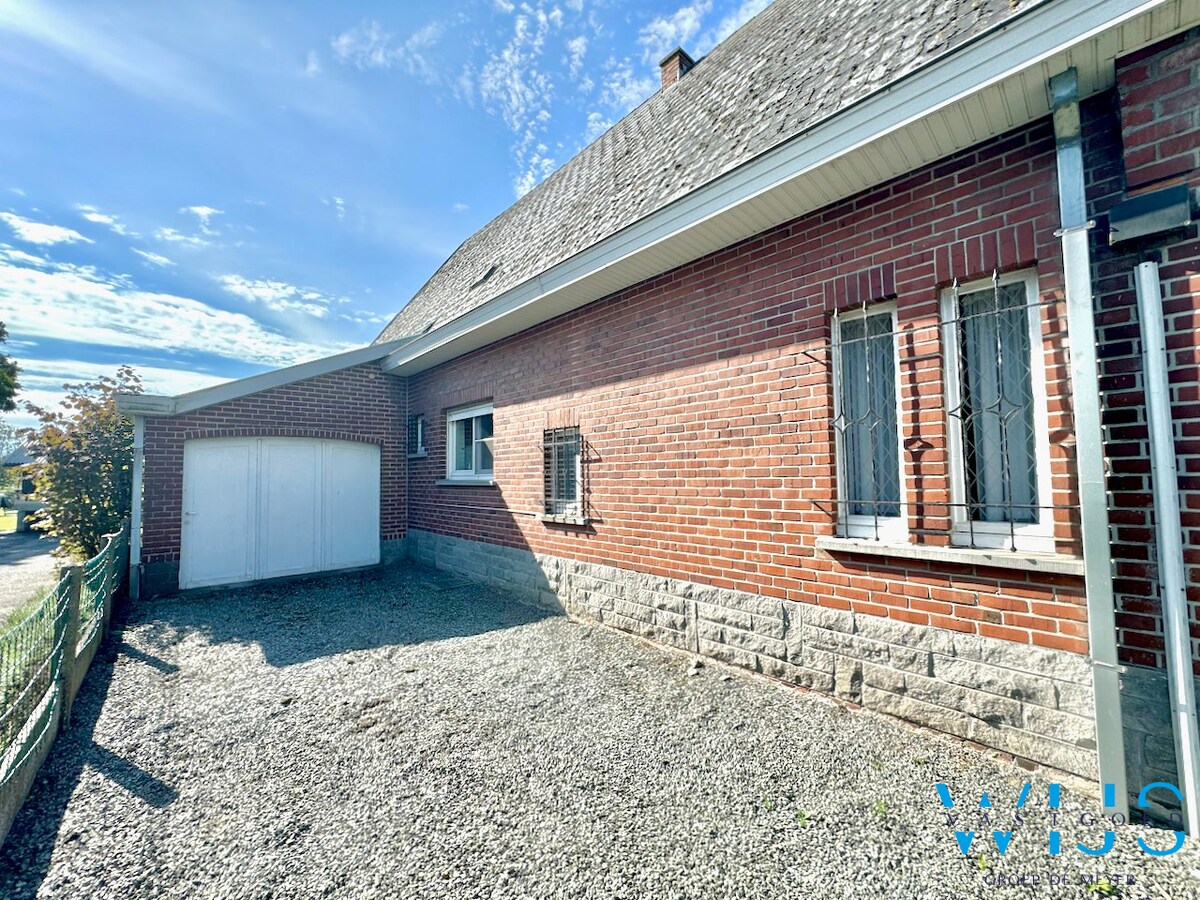 Woonhuis op een perceel van 3.848 m&#178; te Sleidinge ! 