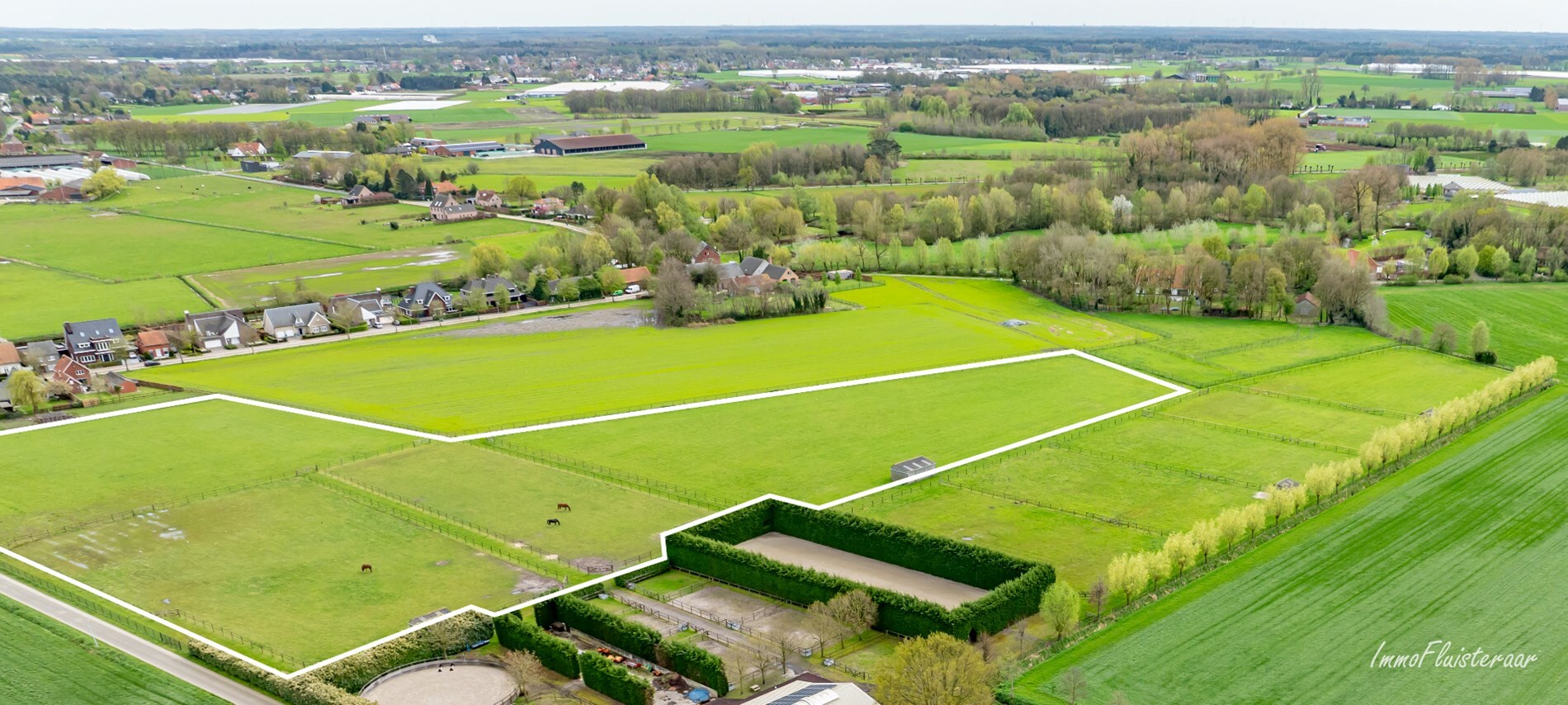 Prairie avec des abris sur 3,5 ha &#224; Hoogstraten 