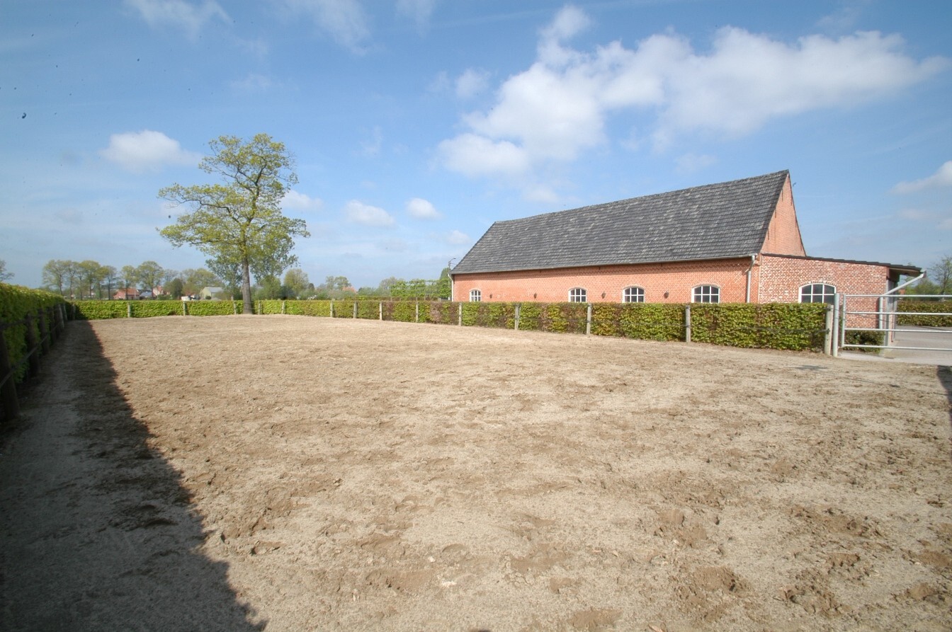 Country house sold in Ravels