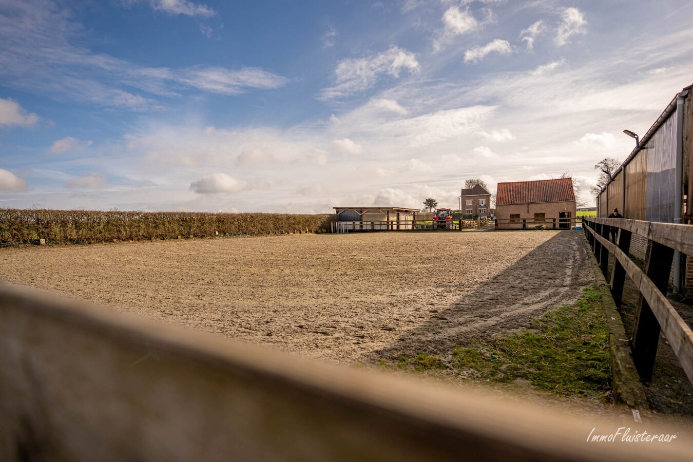 Magnifique complexe &#233;questre avec maison d&#39;entreprise, environ 33 &#233;curies et une piste int&#233;rieure sur plus de 5,6 hectares &#224; Bever (Brabant flamand). 