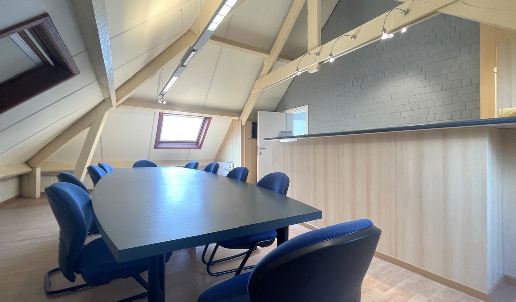 Recent gerenoveerd kantoorgebouw te huur in Mechelen
