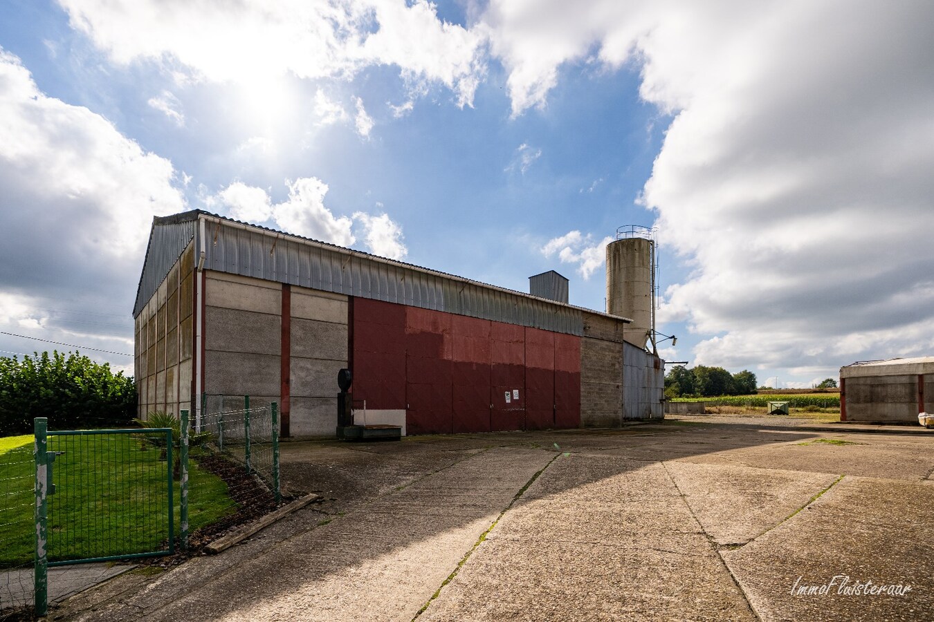 Charmante maison r&#233;nov&#233;e avec plusieurs d&#233;pendances sur environ 1,9 ha &#224; Bekkevoort. 