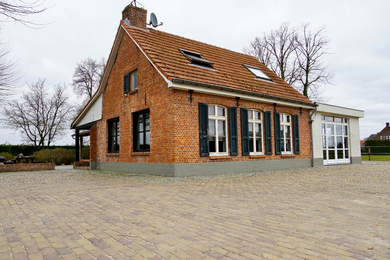 Charmante woning met stallen en aanhorigheden te Poppel op 1,1ha 