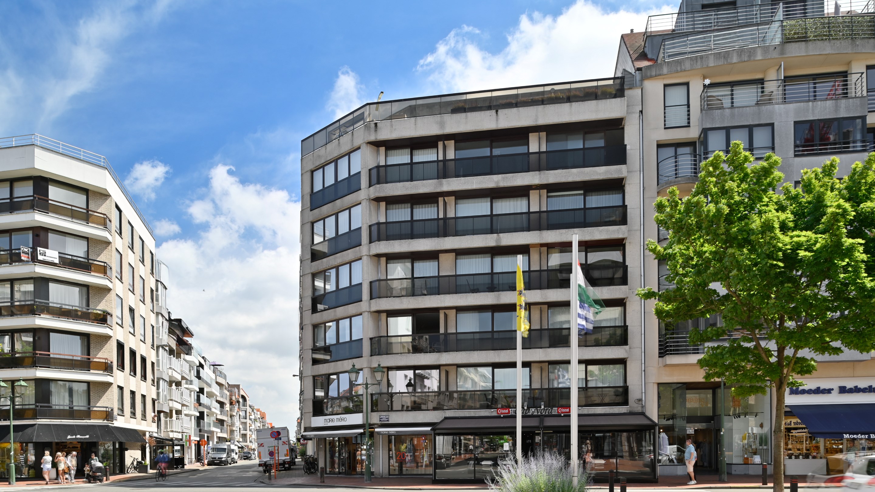 EXCLUSIEF APPARTEMENT MET 3 SLAAPKAMERS EN UITSTEKENDE LIGGING IN HARTJE KNOKKE 
