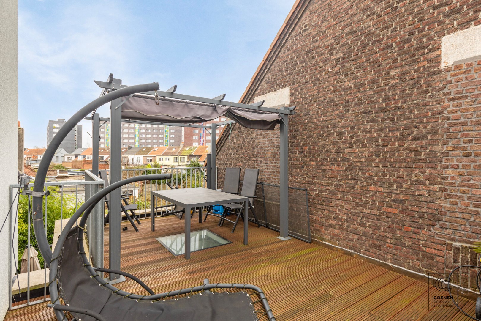 Duplex-appartement met 3 slpk&#39;s, bew opp van 196 m&#178;, stadstuin EN garage! 