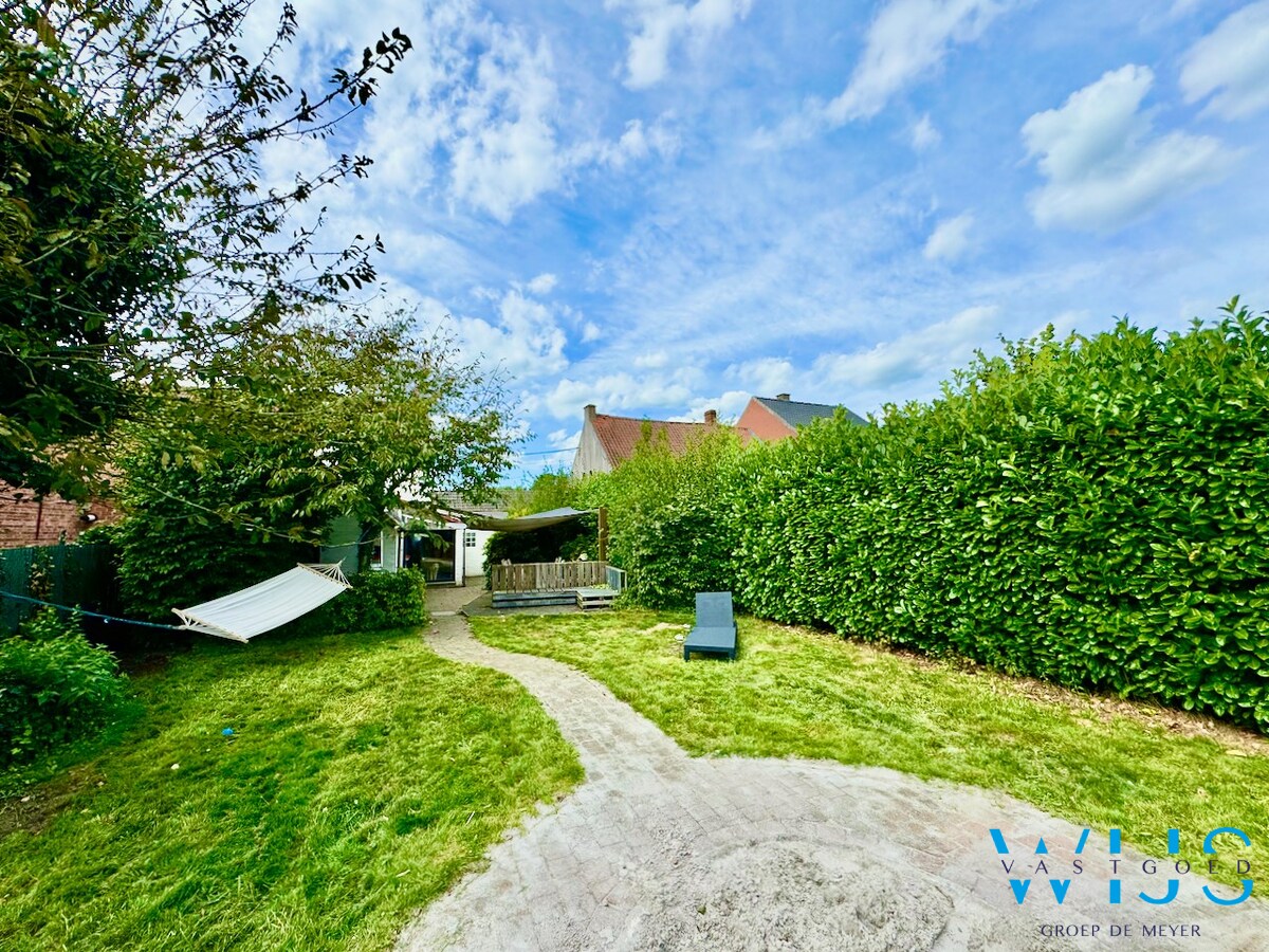 Instapklaar woonhuis op perceel van 450m&#178; te ERTVELDE ! 