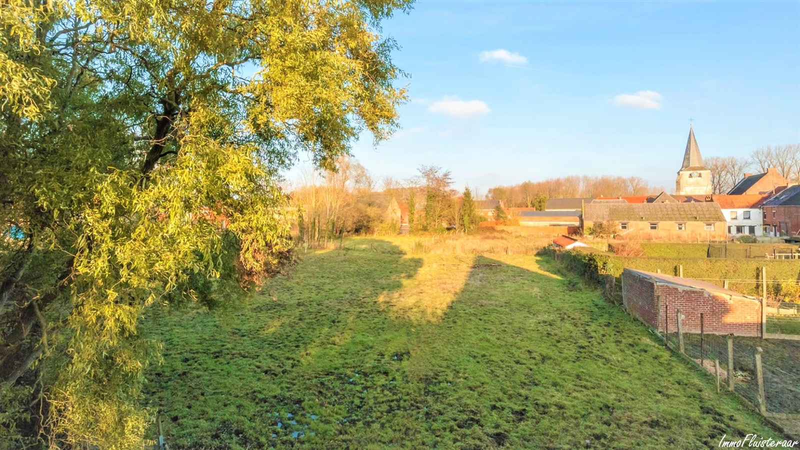 IN OPTIE - 18e eeuwse vierkantshoeve, de zogenaamde Prins-Kardinaalhoeve, met Middeleeuwse woontoren en weiland op ca. 1,2ha te Hoegaarden (Vlaams-Brabant) 