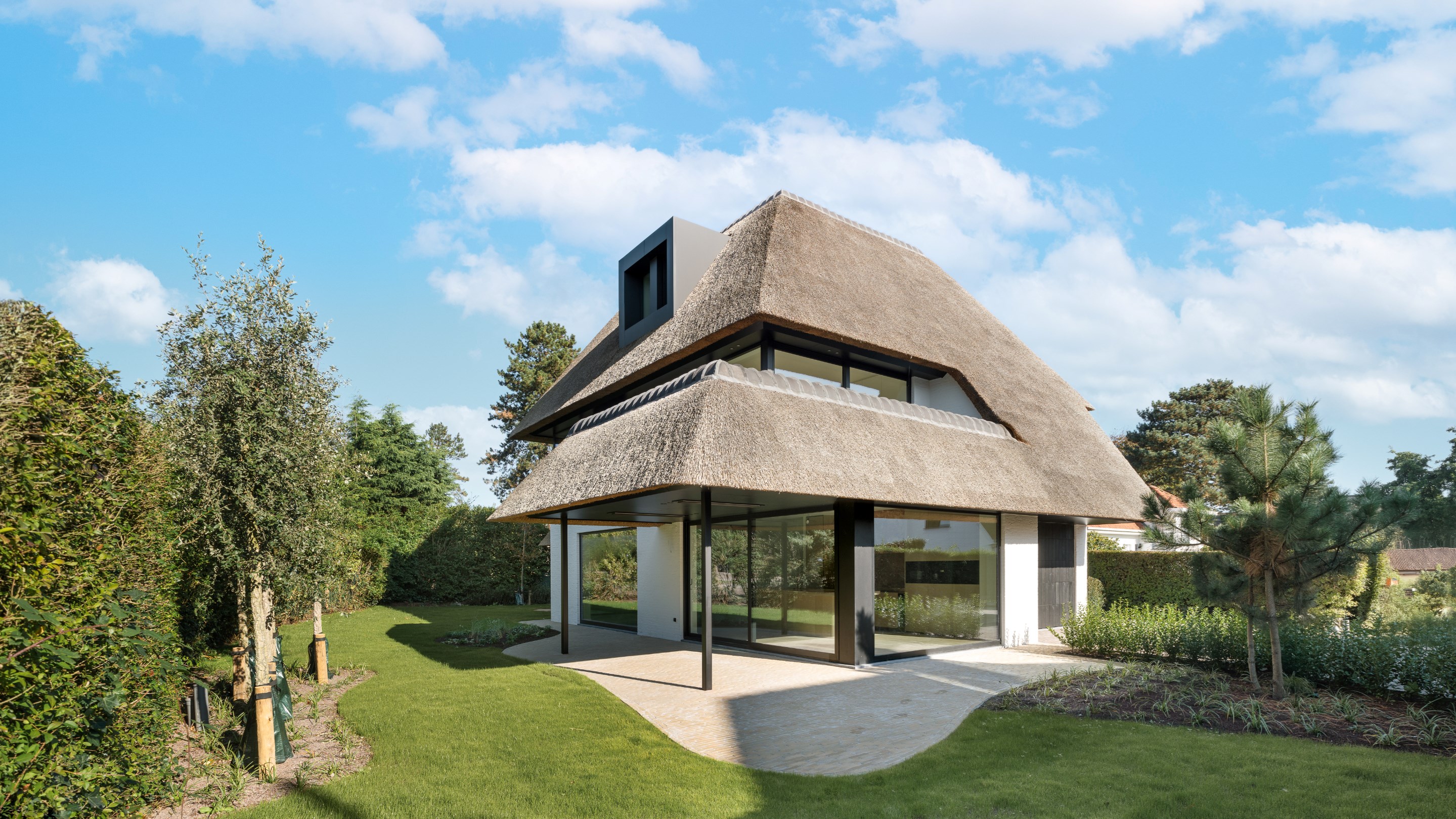 Impressionnante villa neuve au cœur du Zoute, &#224; quelques pas du golf de Knokke. 