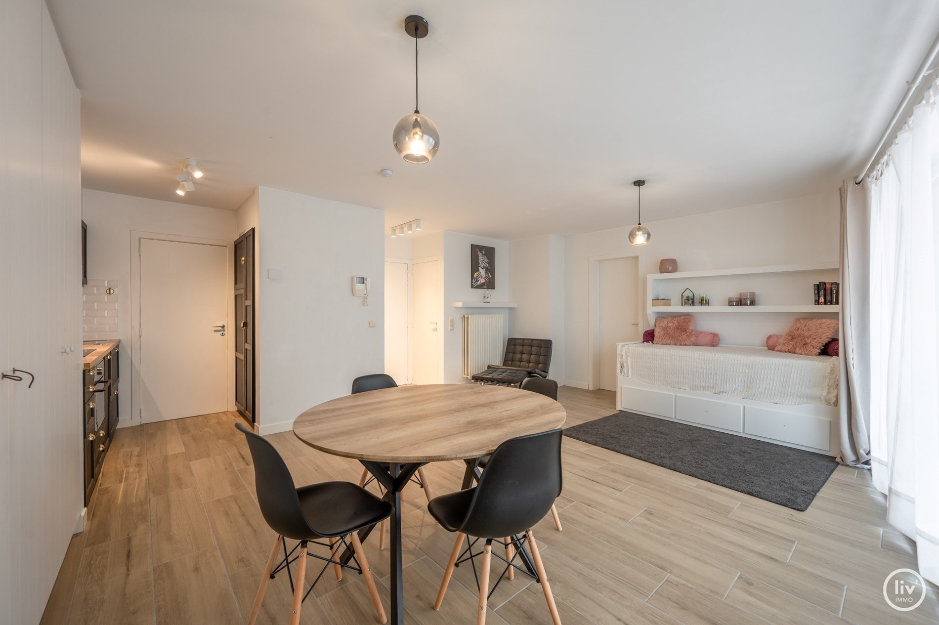 Modern gelijkvloers appartement gelegen in het centrum van Knokke. 