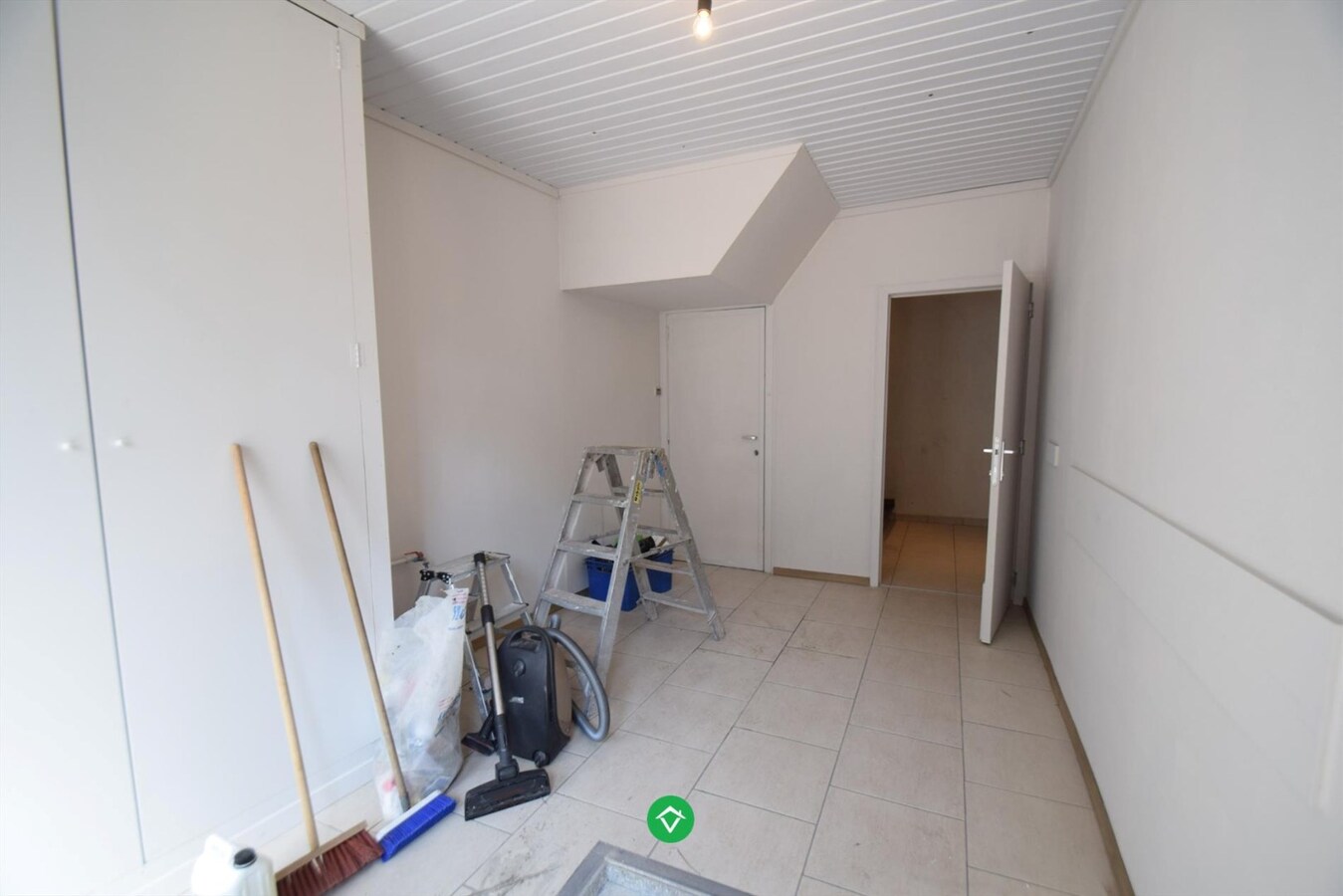 Centraal gelegen vernieuwd 1-slaapkamer-appartement te Izegem 