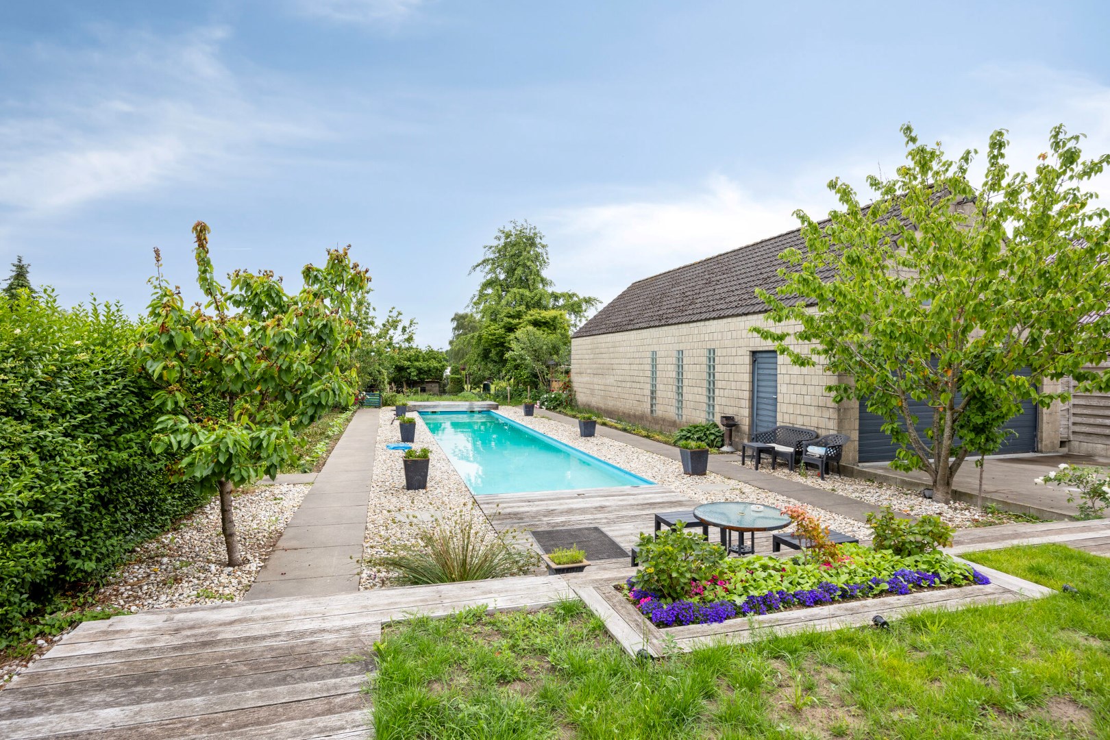 Villa met praktijkruimte op perceel van 1.817m&#178; te Geel 