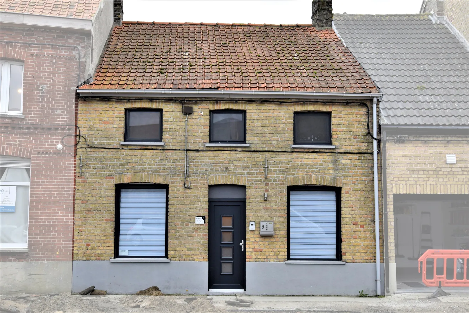 Gerenoveerde rijwoning met 4 slaapkamers te Pervijze op 315 m².