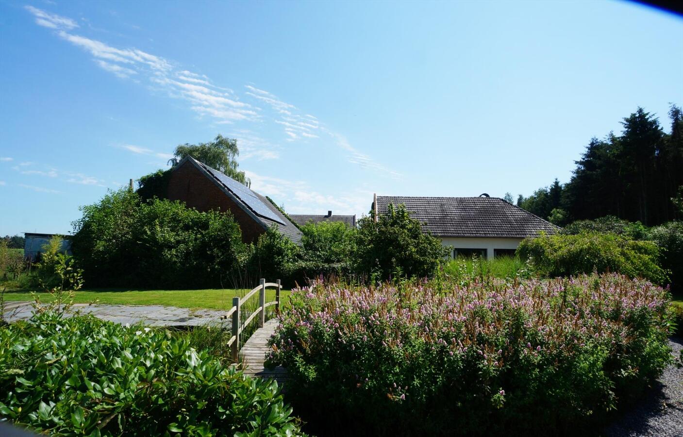 Rustig gelegen landhuis met bijwoning en ruime schuur op ca. 1,4 ha te Weelde (Ravels) 