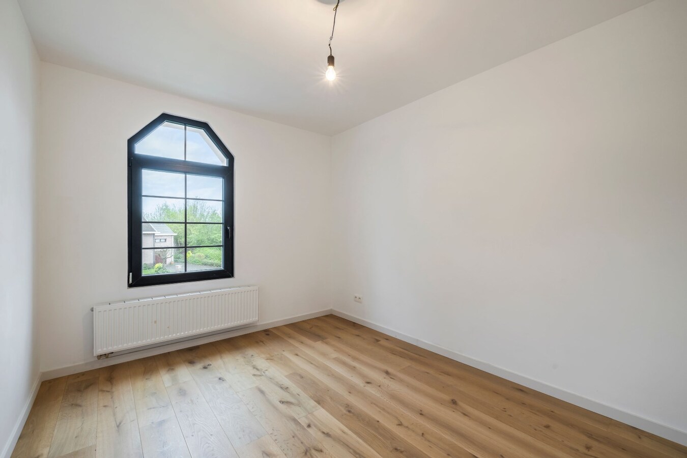 Luxueus gerenoveerde (2025) woning bijgebouw &amp; ruime tuin in Zwijndrecht 