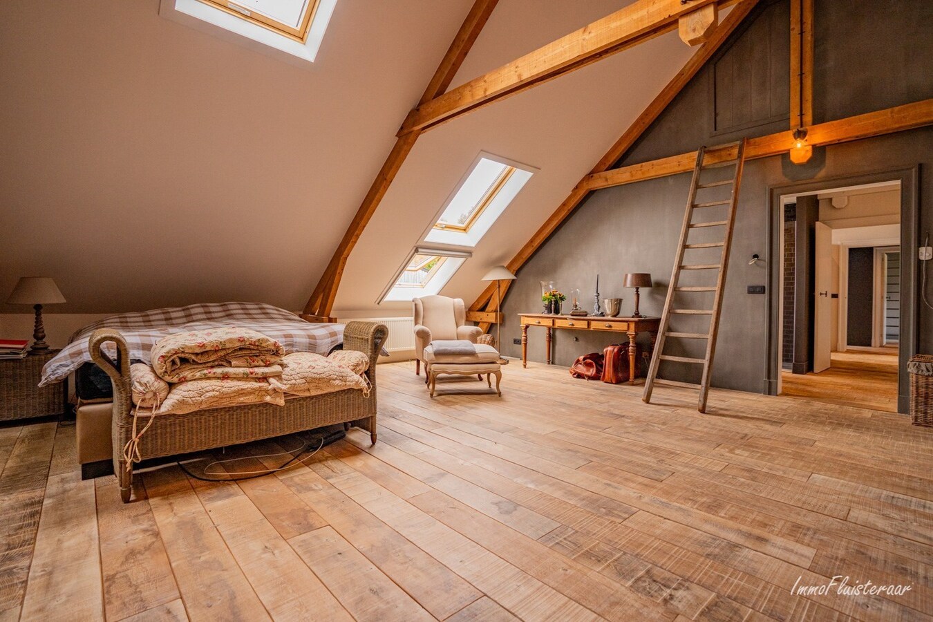 Charming farmhouse with horse breeding on approx. 4.5 ha/11,12 acres in Herentals (Antwerp) 