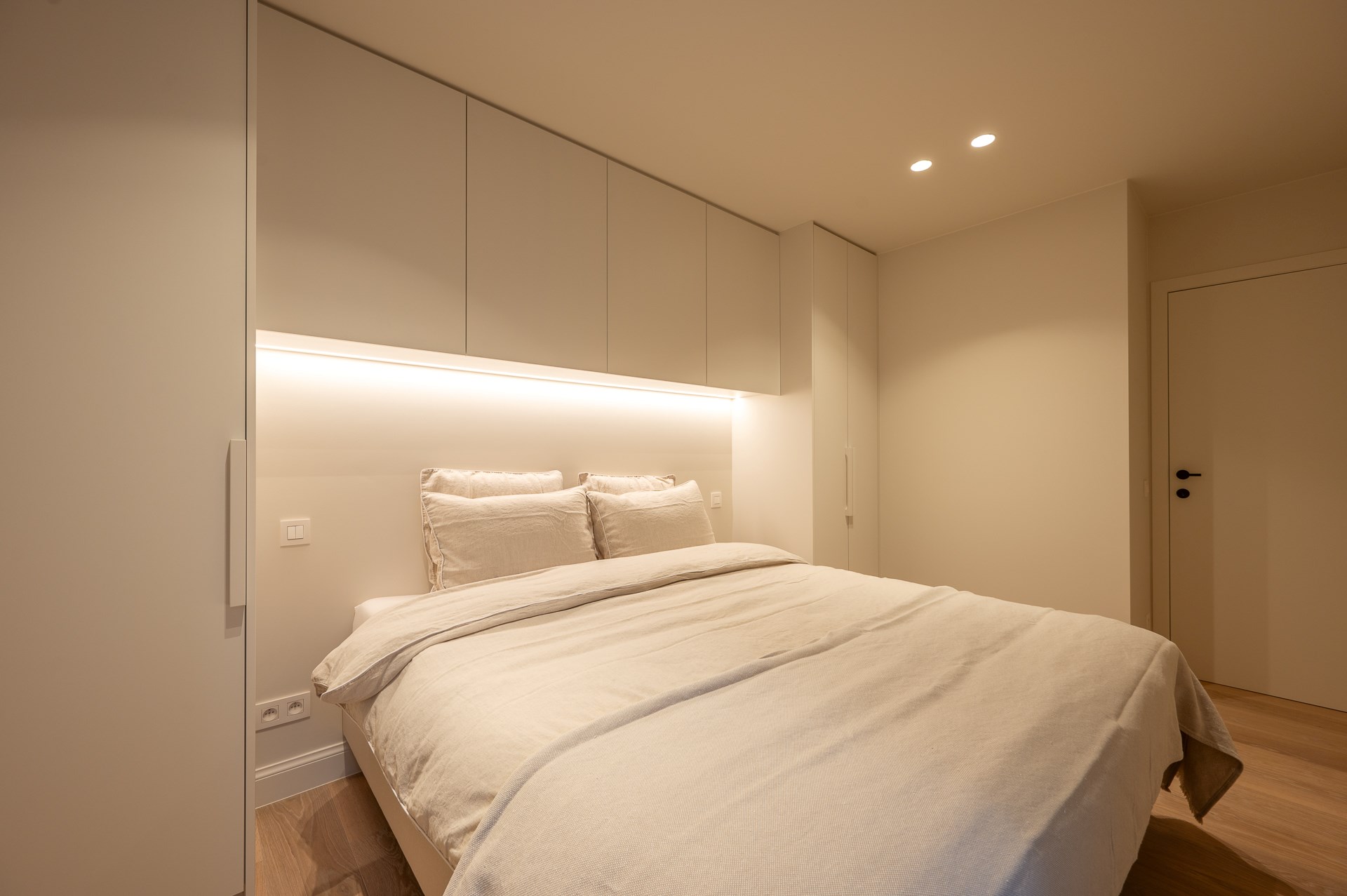 Appartement de 3 chambres r&#233;nov&#233; avec go&#251;t, situ&#233; au centre de l&#39;avenue Lippens &#224; Knokke. 