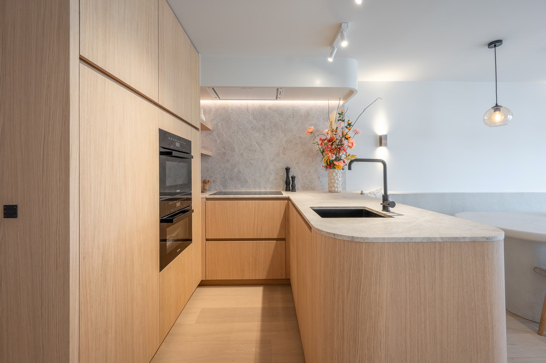 Appartement enti&#232;rement r&#233;nov&#233; et pr&#234;t &#224; emm&#233;nager avec 3 chambres dans un emplacement privil&#233;gi&#233; &#224; Knokke. 
